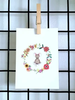 Anillustration Wenskaarten^Ansichtkaart Muisje  in bloemenkrans