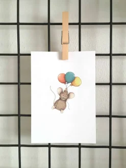 Anillustration Wenskaarten^Ansichtkaart Muisje hangt aan ballonnen