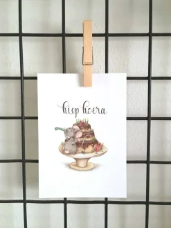 Anillustration Wenskaarten^Ansichtkaart Muis op verjaardagstaart