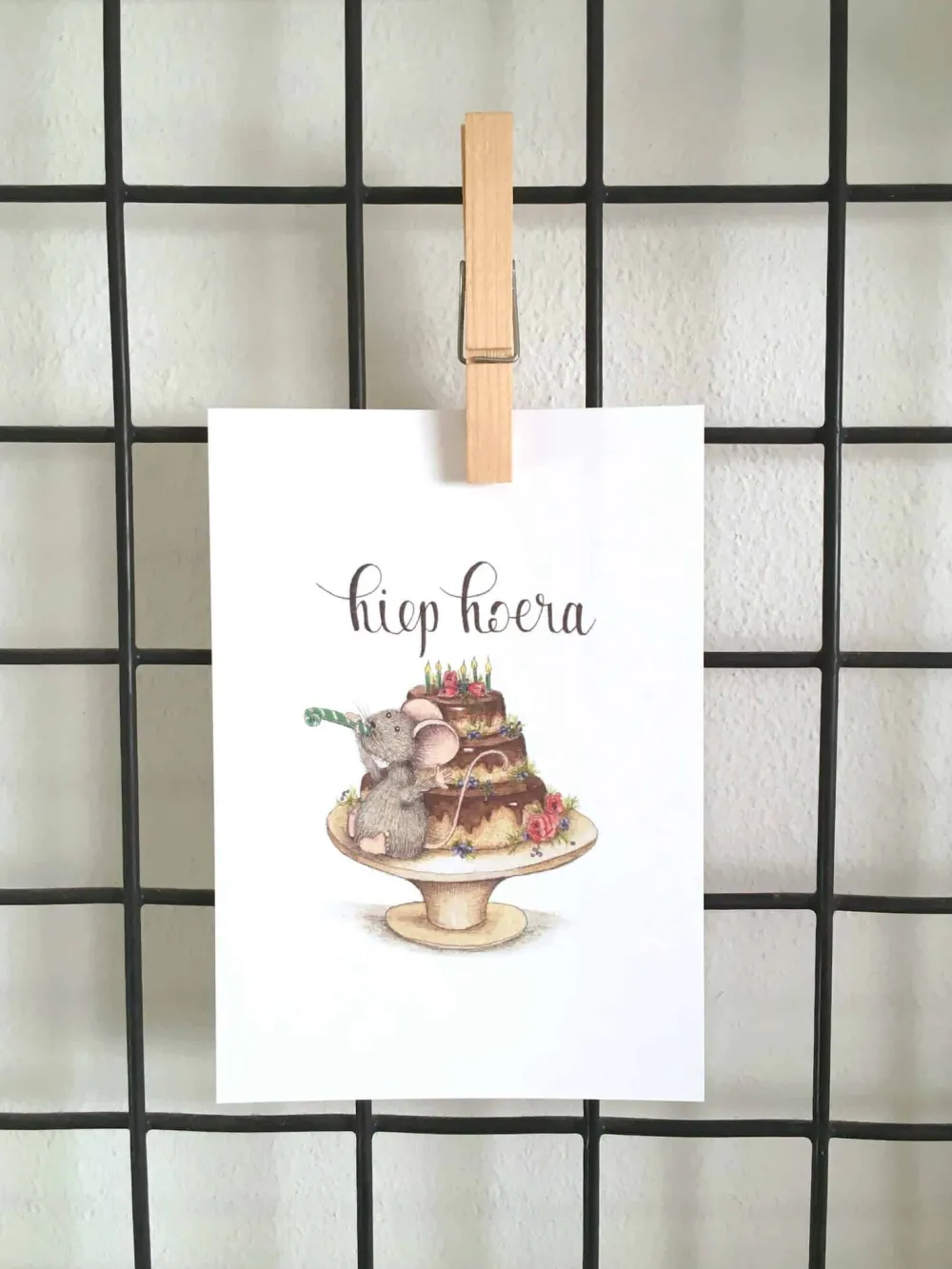 Anillustration Wenskaarten^Ansichtkaart Muis op verjaardagstaart