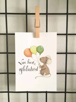 Anillustration Wenskaarten^Ansichtkaart Muis met drie ballonnen vast