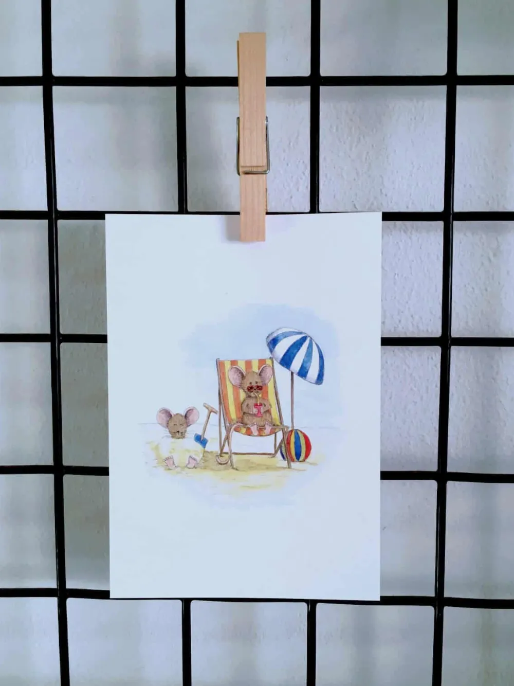 Anillustration Wenskaarten^Ansichtkaart Muisje aan het strand zonnebaden