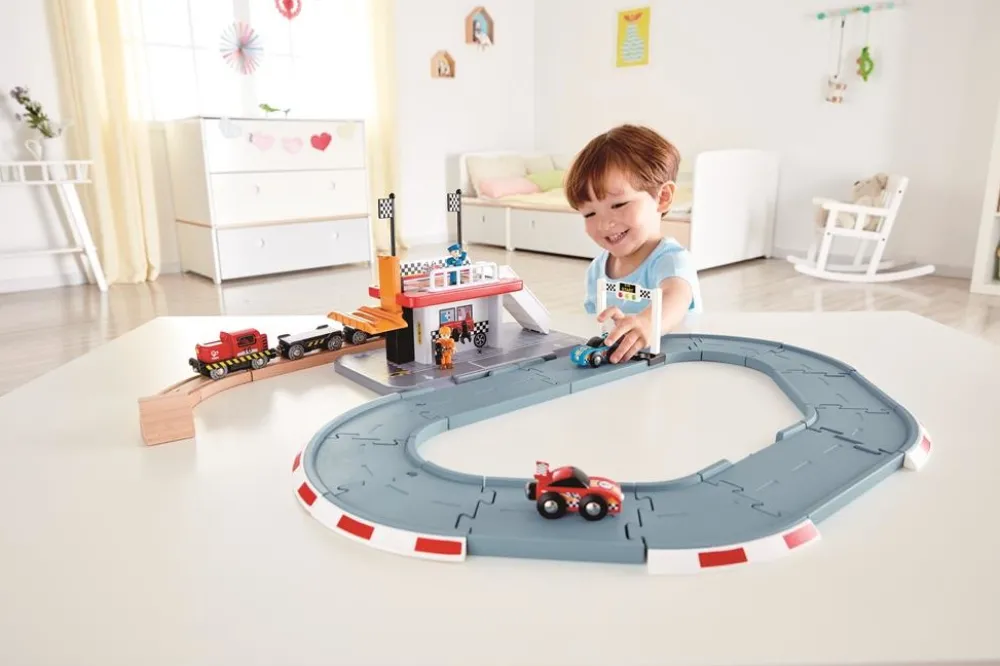 Hape Treinen^Race Track Station