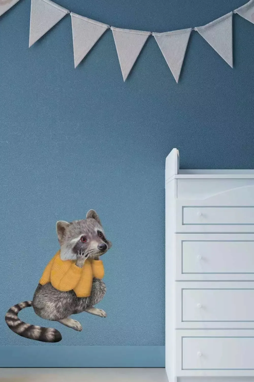 Sticky Tales Decoratie^Muursticker Wasbeer met Trui