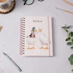 Wrendale Designs Kleine Cadeaus^A5 Duck Notebook - Not a Daisy Goes By (Pink)